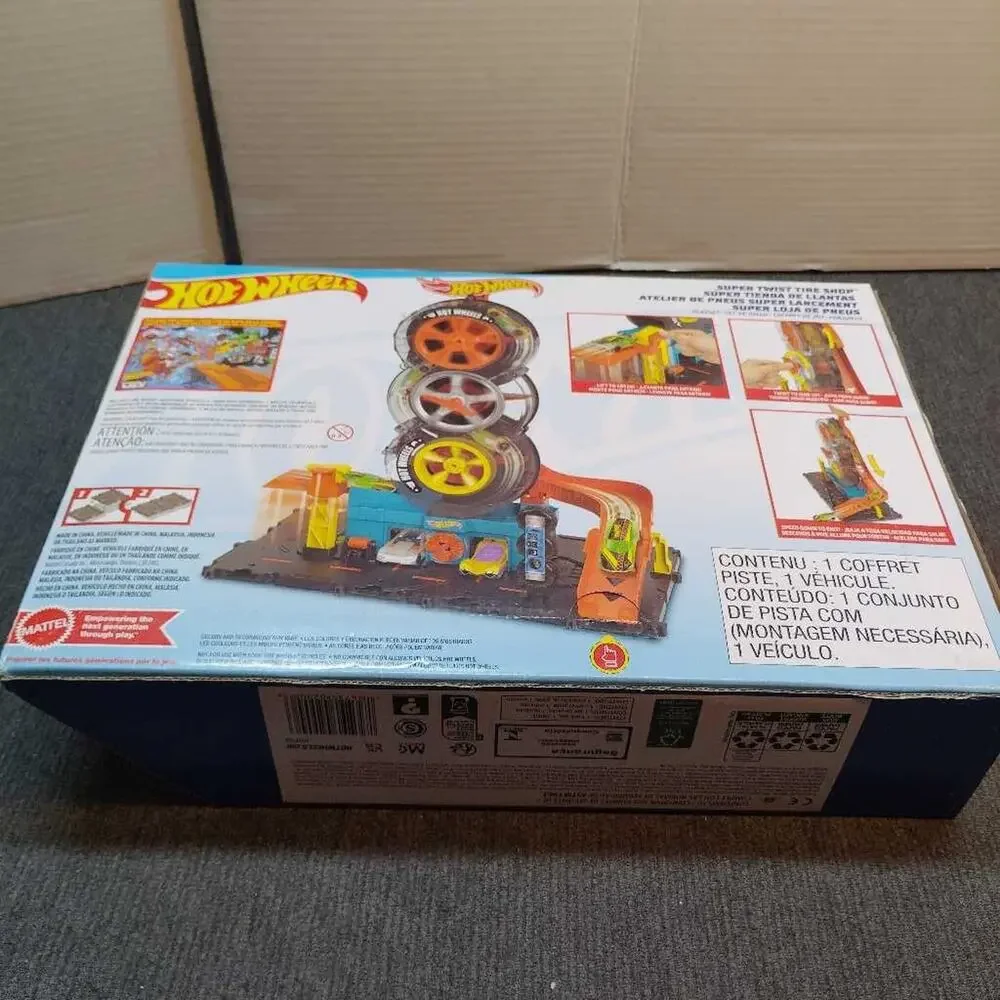 Hot Wheels City Super Twist Tire Shop Playset New Sealed Box Damage
